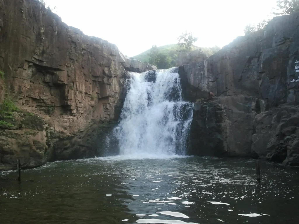 Zarwani Waterfalls, one of the best Places to Visit Near Vadodara, surrounded by lush forests in Shoolpaneshwar Wildlife Sanctuary.