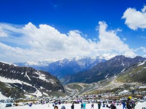 Manali in summer-9 Best Places to Visit in Summer Vacation in India