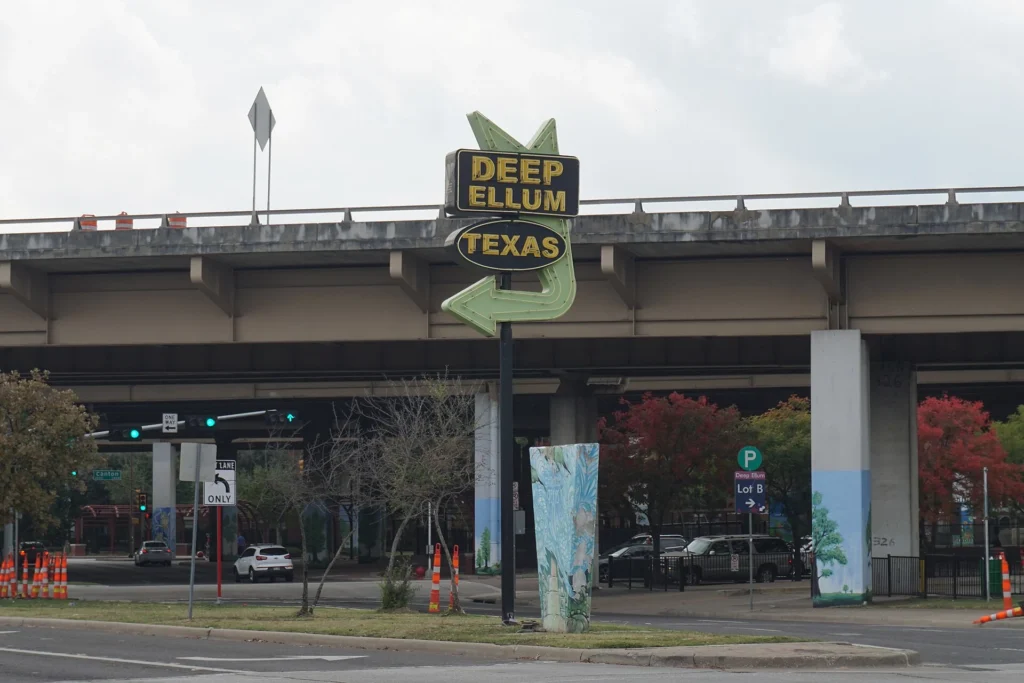 Deep Ellum live music, colorful murals, and street art, one of the top Things to Do in Dallas for culture lovers.