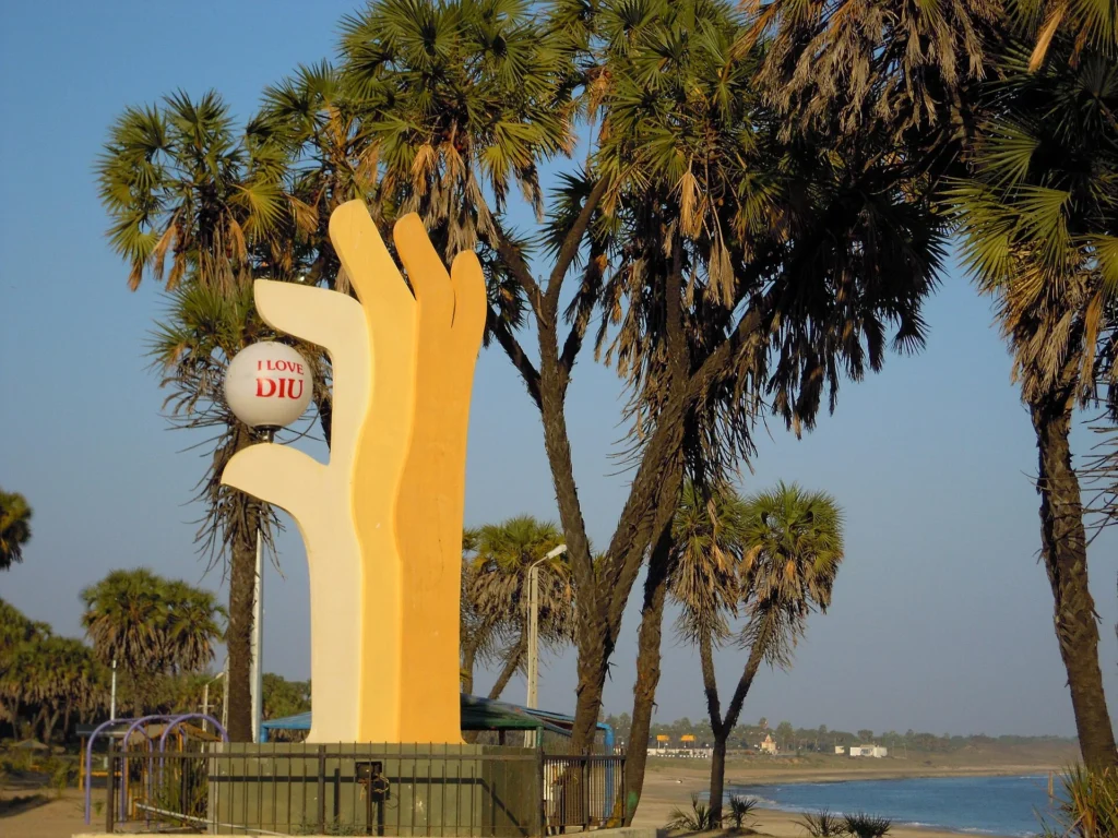 Nagoa Beach, Diu with golden sands and Arabian Sea views, one of the scenic Beaches in Gujarat for travelers.