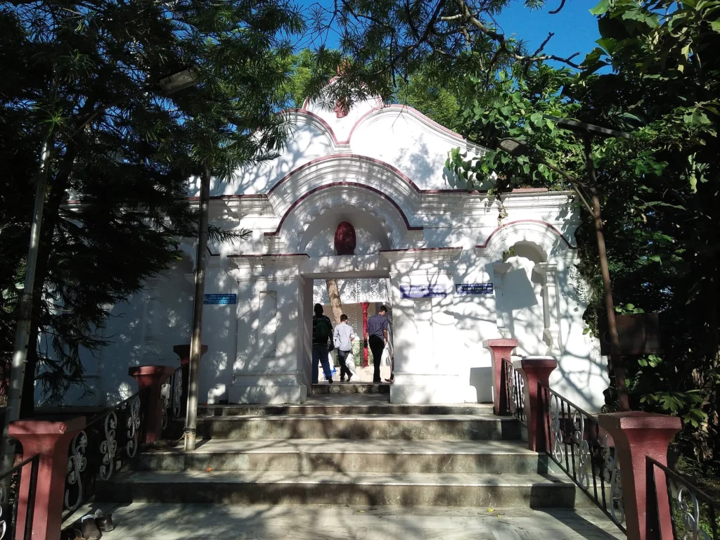 Umananda Temple on Peacock Island, one of the top Places to Visit in Guwahati, surrounded by the Brahmaputra River.