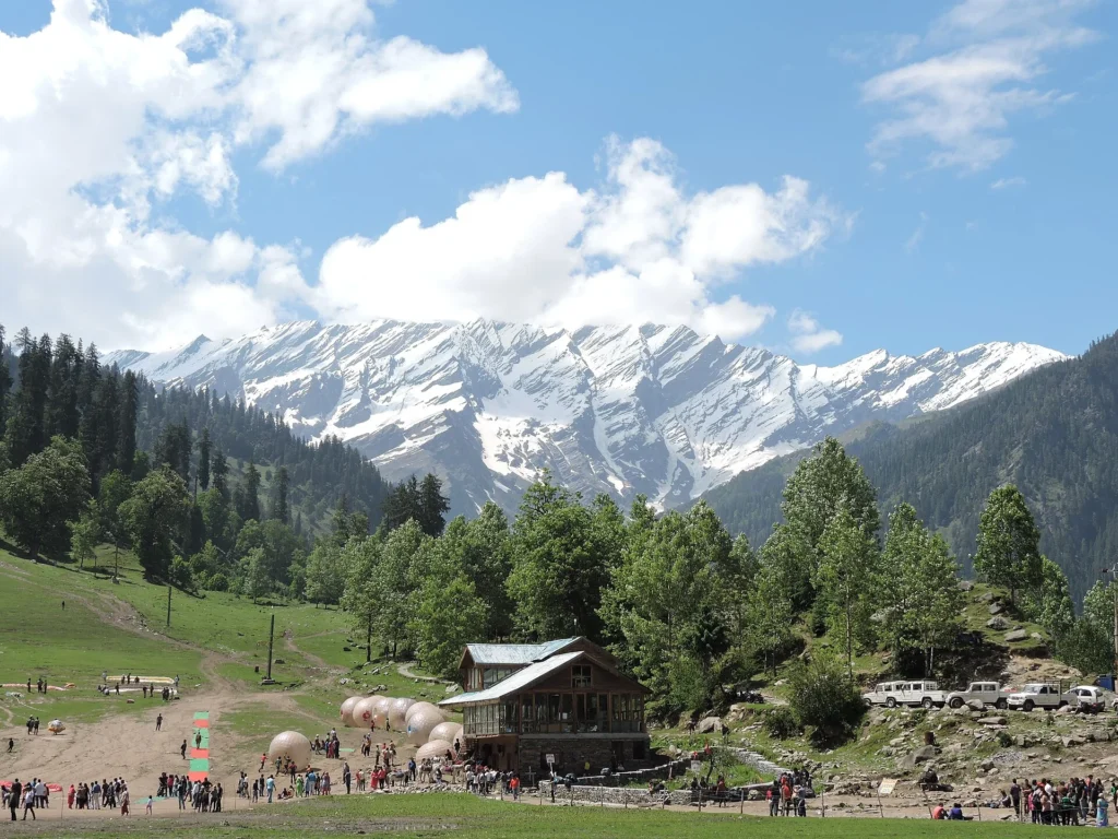 Paragliding in Manali and Kullu at Solang Valley, one of the top paragliding places in India.
